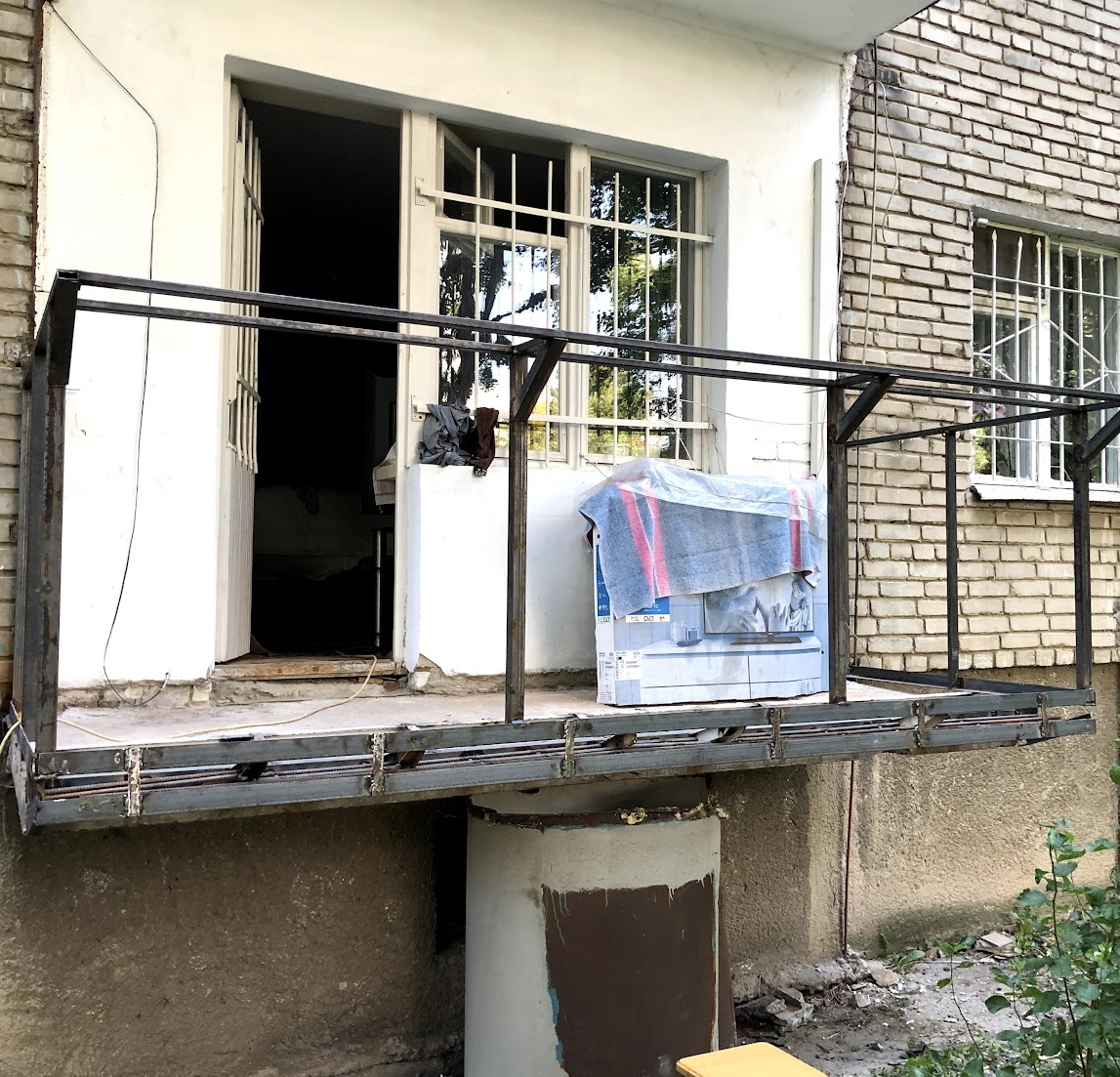 Зварювання перил на балконі