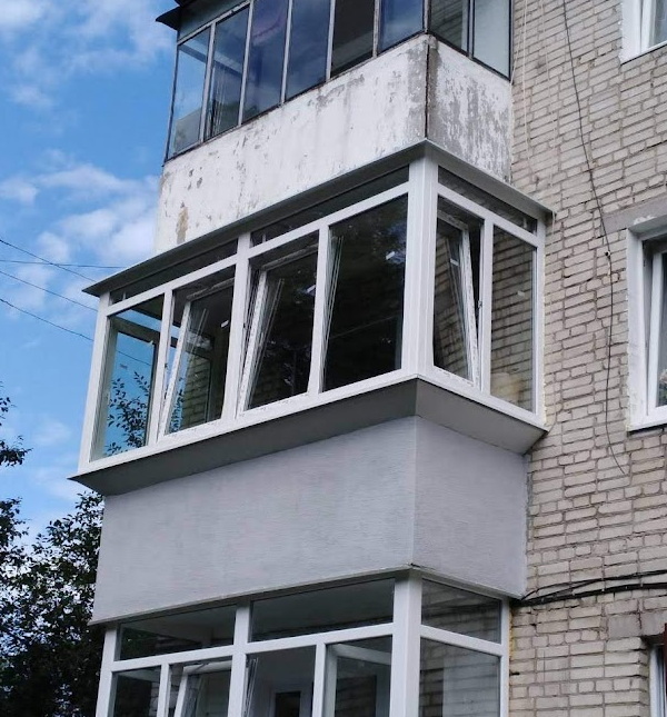 Балкон с выносом по подоконнику