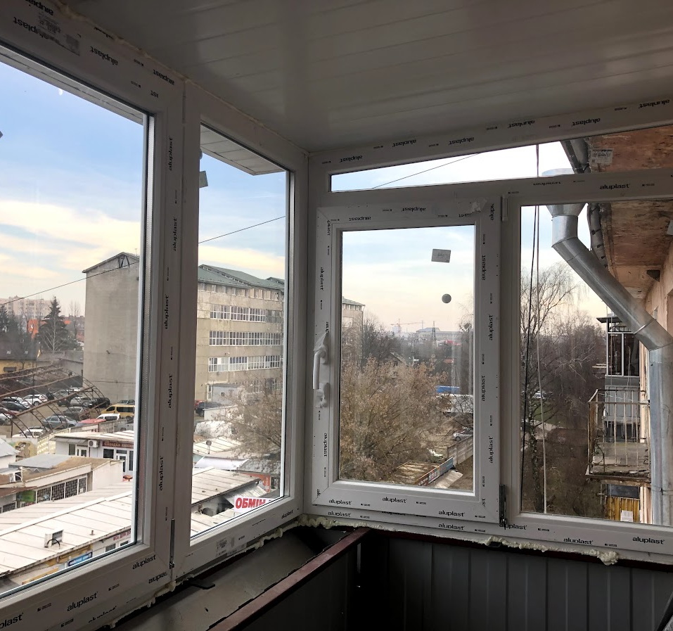 монтаж окон на балкон Львов