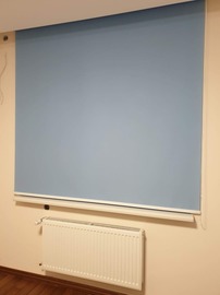 Рулонні штори з монтажем на проєм
